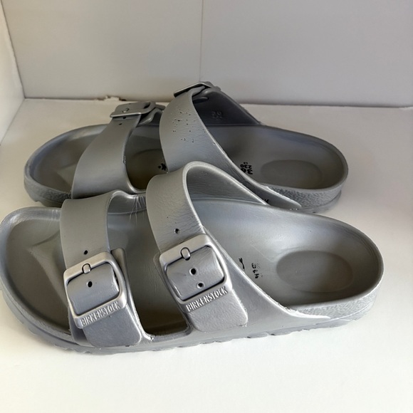 🩶BIRKENSTOCK ARIZONA Metallic Silver Sandals with Buckle Straps Size US6🩶 - Picture 7 of 14
